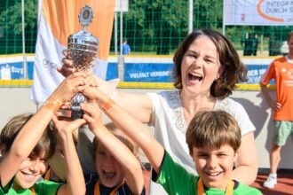 annalena baerbock kinder adoptiert